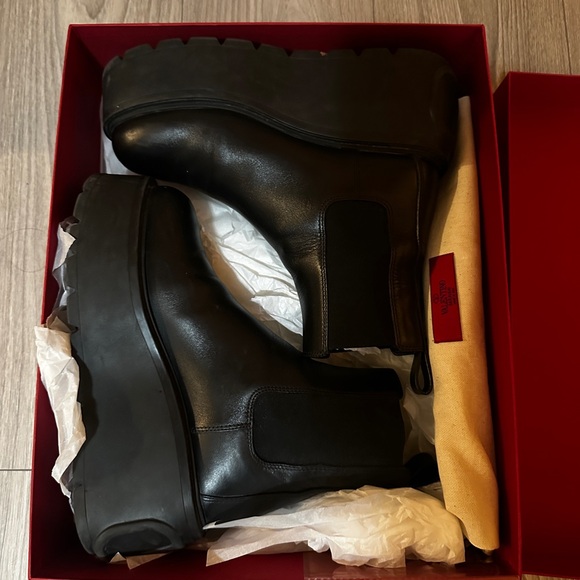 Valentino V logo platform boots - Picture 8 of 13